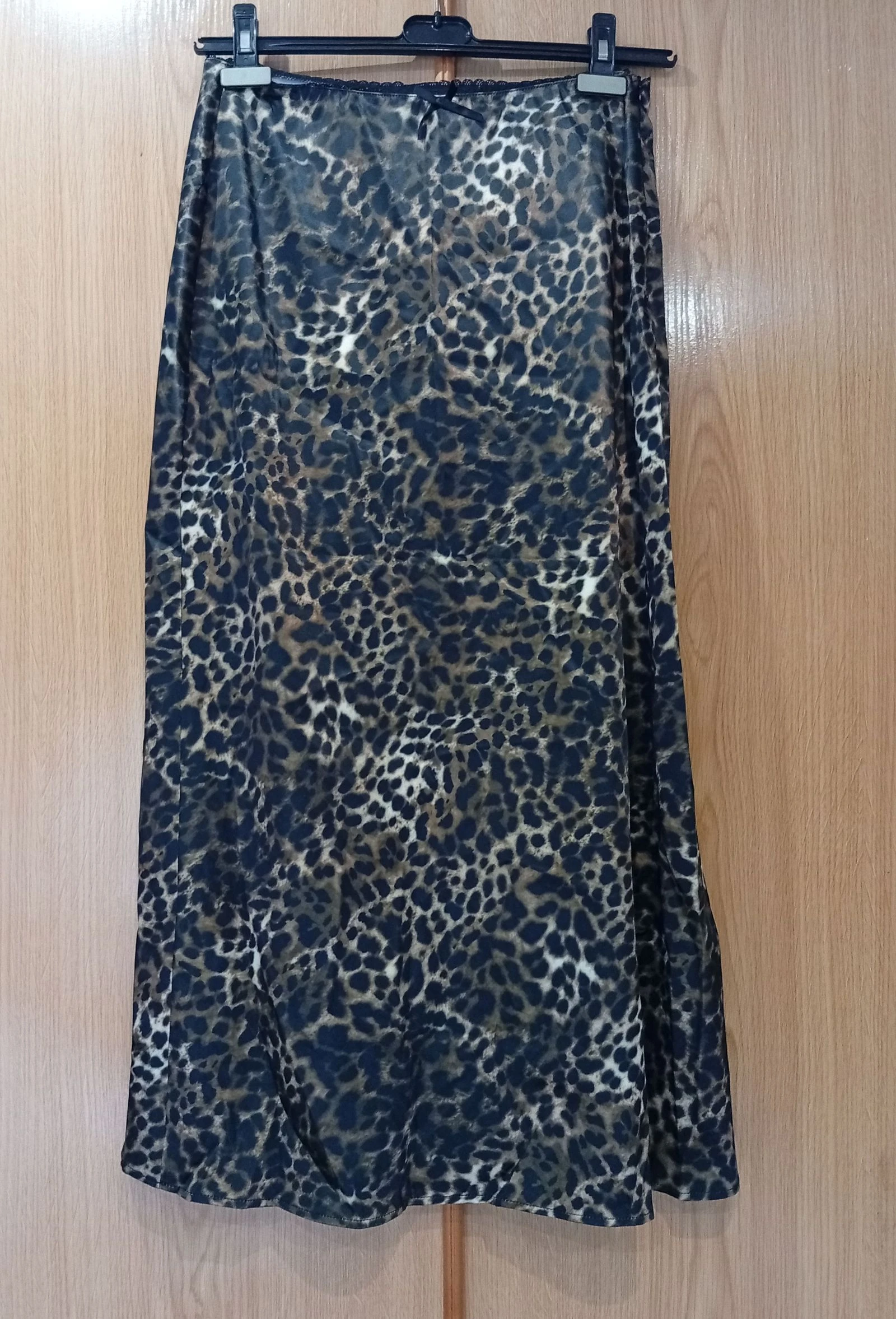 Linda saia midi de cetim com estampa de oncinha estilosa Tamanho M – photo 3